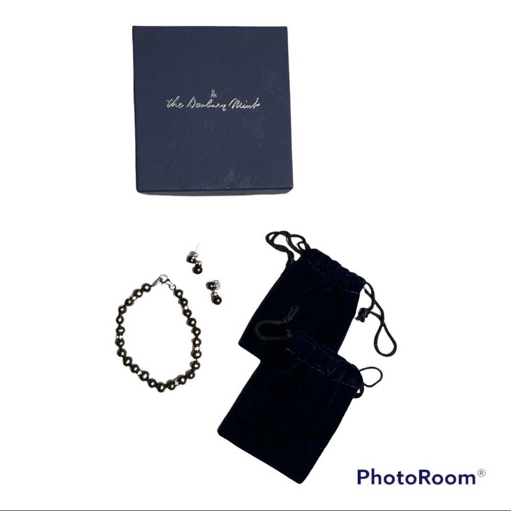 Danbury Mint pearl bracelet and earrings set